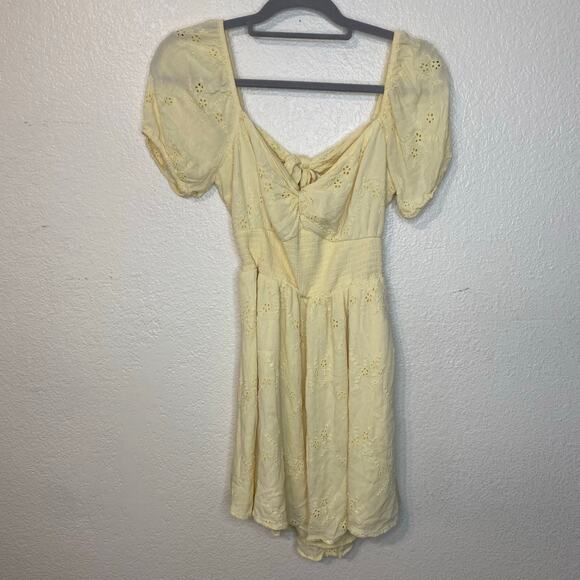 Hollister Pale Yellow Eyelet Puff Sleeve Open Tie Back Smocked Mini Dress Size L - Picture 2 of 9
